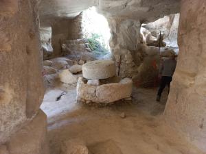 כרמי קטיף - מערות בית בד עתיקות